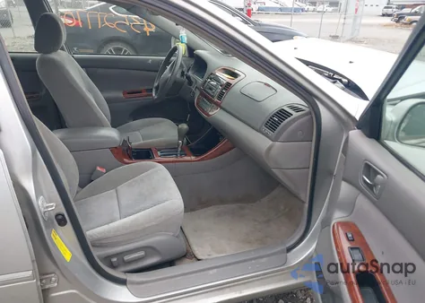 2003 Toyota Camry Xle z USA, uszkodzony, nr VIN 4T1BE30K53U680290